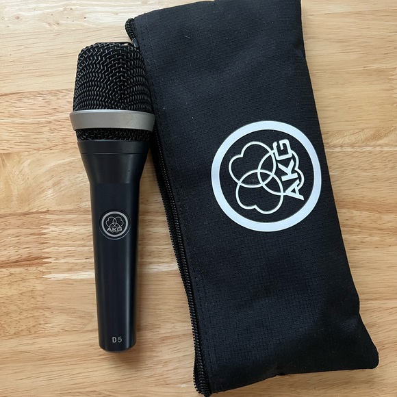 AKG D5 Vocal Dynamic Microphone - Picture 2 of 2